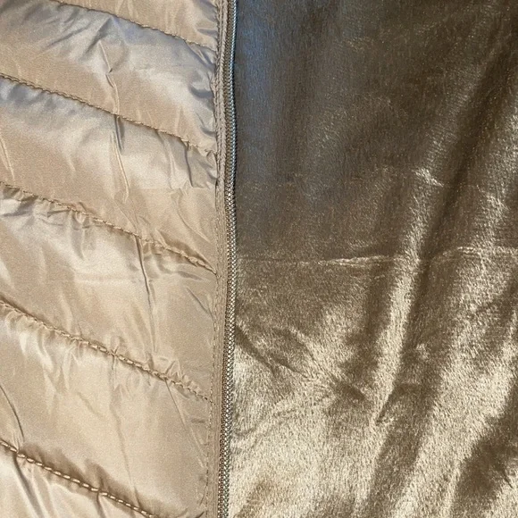 NWOT SPECIAL ONE Premium Quality Women's Beige Puffer Vest. Size Small - Picture 5 of 7